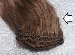 PŘÍČES vlas Čína - hnědá střední 30 cm
(detail vady)
